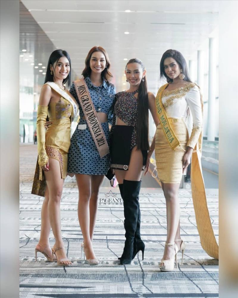Hoa hậu Thùy Tiên gây cười vì dáng đi giày cao gót như vịt bầu - 2sao