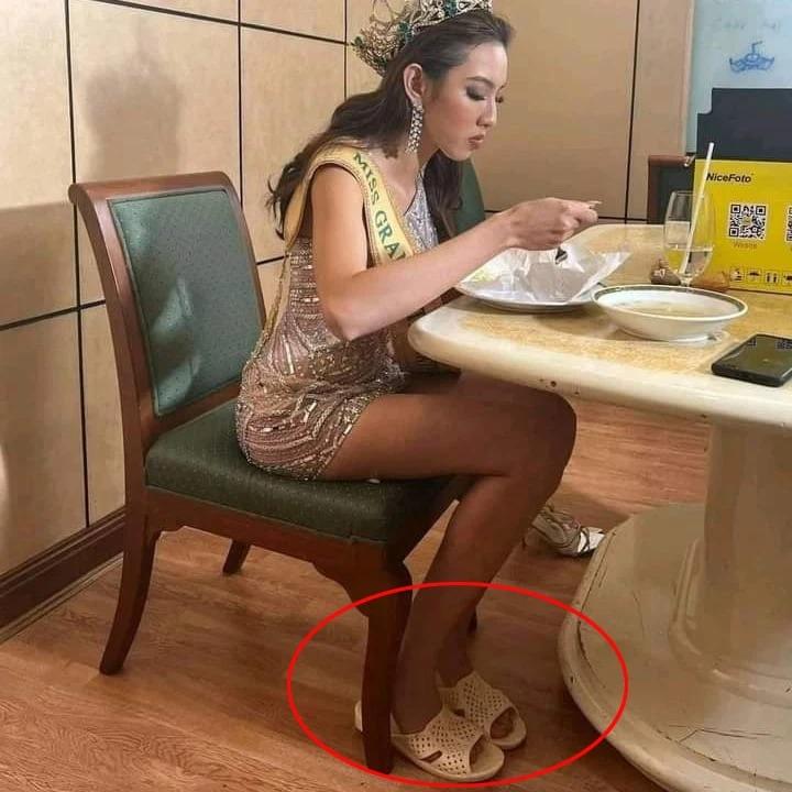 Hoa hậu Thùy Tiên gây cười vì dáng đi giày cao gót như vịt bầu-5