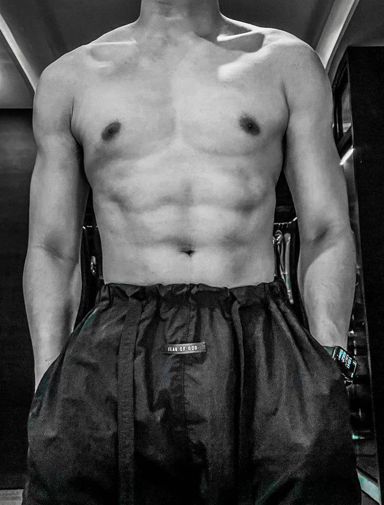 Karik khoe 6 múi liền bị chính bố đẻ dìm hàng ê chề-8