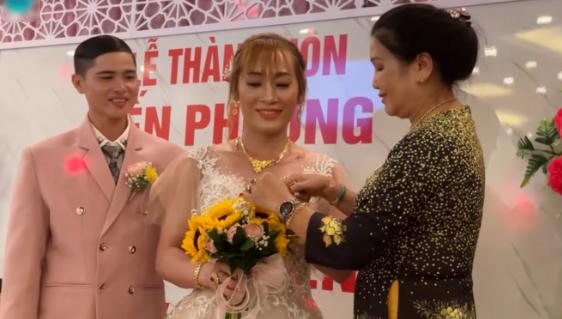 Đám cưới độc lạ nhất Việt Nam: Chú rể mang bầu 3 tháng-1
