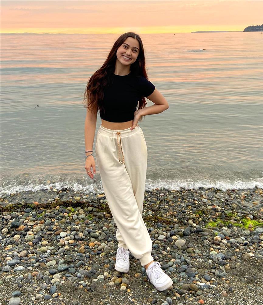 Nữ diễn viên nổi tiếng với bức ảnh meme qua đời ở tuổi 16-1