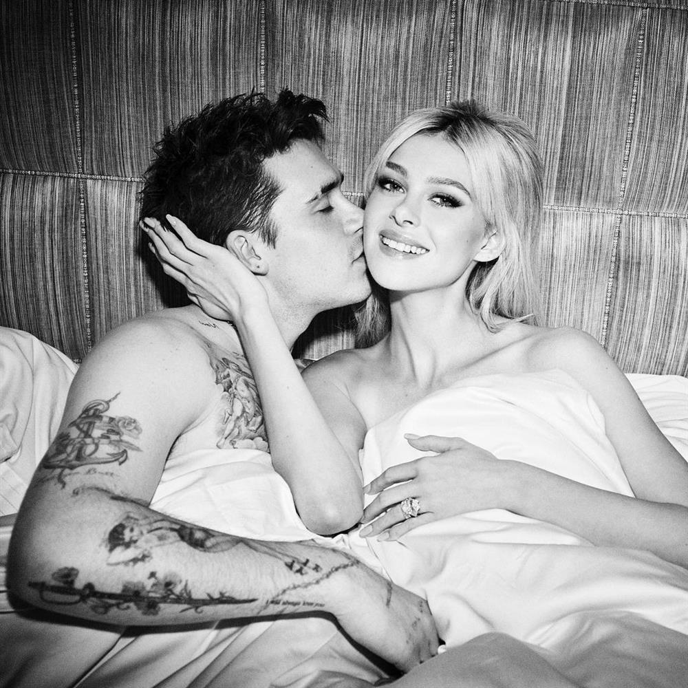 Vợ chồng Brooklyn Beckham xả ảnh giường chiếu sau siêu đám cưới-2