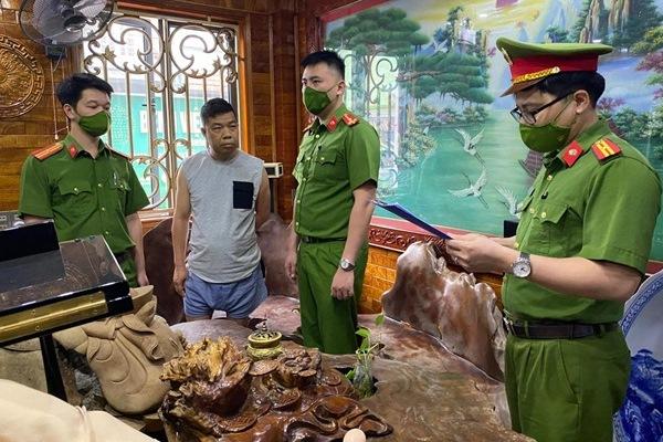 Đại gia Tùng vâu thường đeo 2kg trang sức vừa bị khởi tố là ai?-3