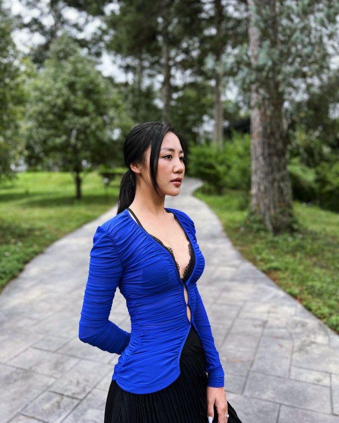 Chi Pu, Thùy Tiên ngực từ chanh thành bưởi với mốt áo sắp đứt-9