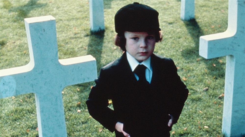 Screen-haunting child characters: From the classic twins to the scary little girl on fire-5