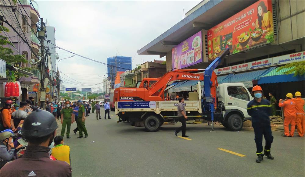 Body with severed arm in the sewer of Han market - Da Nang-2