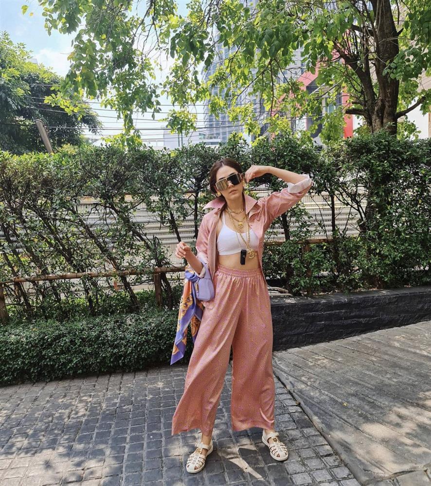 Mẹ 3 con Chompoo Araya mix đồ đi biển khoe dáng vạn người mê-5