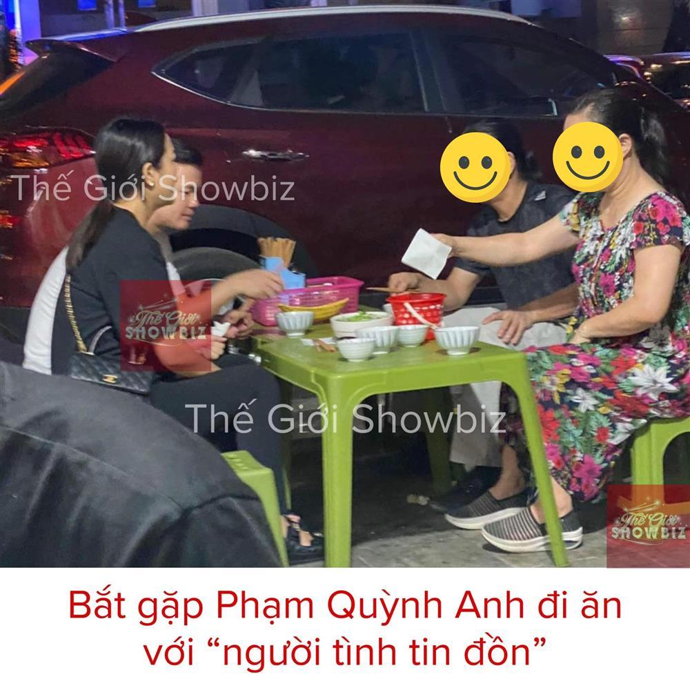 Phạm Quỳnh Anh tự tin khoe bụng bầu sau khi tình tứ tình trẻ-4