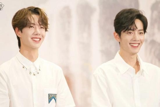 Vương Nhất Bác - Tiêu Chiến 'mờ ám', bất chấp mưa gió gặp nhau?