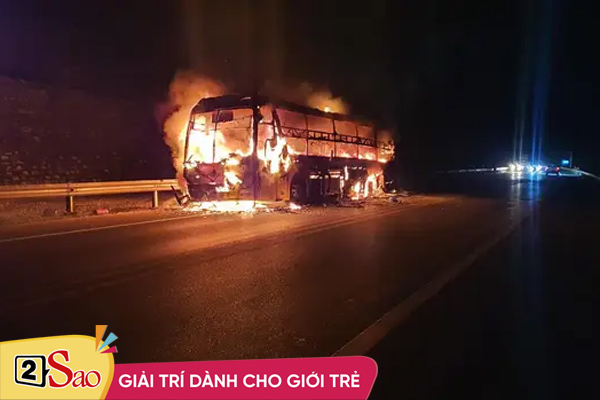Passenger car caught fire on Noi Bai – Lao Cai highway