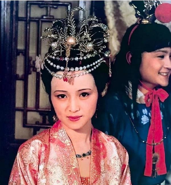 Hậu trường bí mật của Hồng Lâu Mộng 1987-13