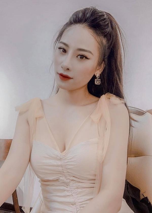 Vì tình huống xảy ra quá nhanh, bản thân Hải Ly cũng bị luống cuống. Khi hoàn thành phân cảnh này, cô rối rít xin lỗi Ngọc Huyền.