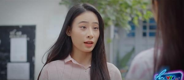 Xuất hiện trong tập 11 phim Thương Ngày Nắng Về 2, diễn viên Hải Ly nhanh chóng gây chú ý với màn đánh ghen bằng bát bún riêu. Trong phim, cô đảm nhận vai Thảo - người yêu cũ dưới quê của Bách (Quang Trọng) tìm đến quán bún của bà Nga đánh ghen Vân Vân (Ngọc Huyền). Biết Bách có tình cảm với Vân Vân, Thảo tạt thẳng bát bút riêu vào người "tình địch".