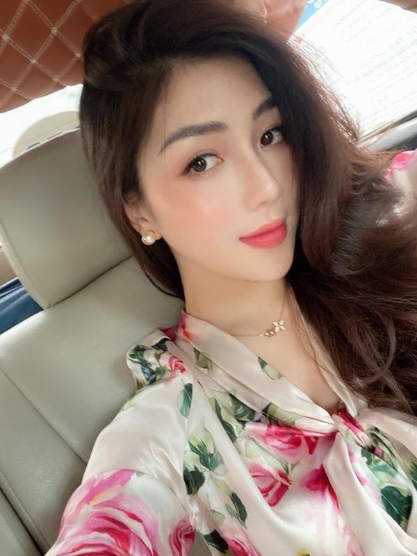 Vào vai người yêu cũ của nam chính - thượng úy Nam, Thúy Hường nhanh chóng gây ấn tượng. Thông tin về cô cũng được nhiều khán giả tìm kiếm.