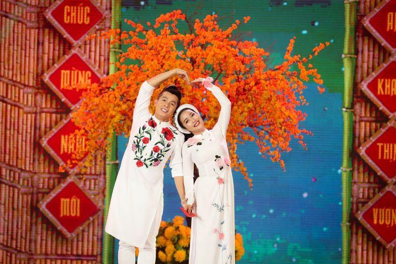 Hòa Hiệp ôm Ốc Thanh Vân sát rạt, dân mạng bùng tranh cãi-5