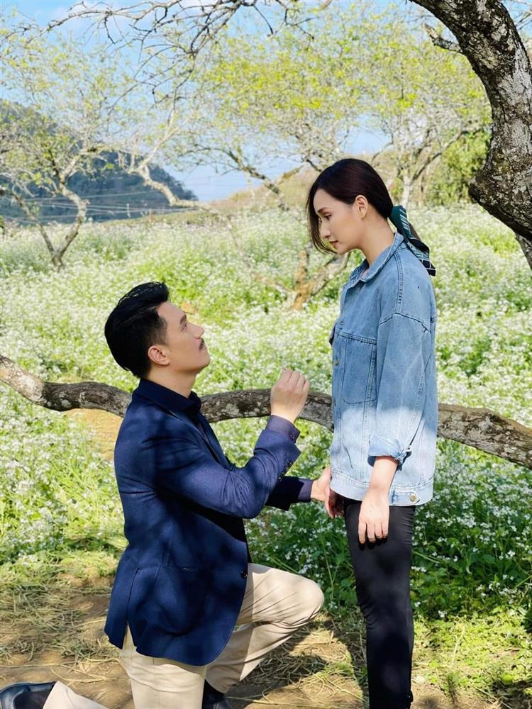 Việt Anh bị chê giả trân khi để râu, đóng vai ông bố U60-5