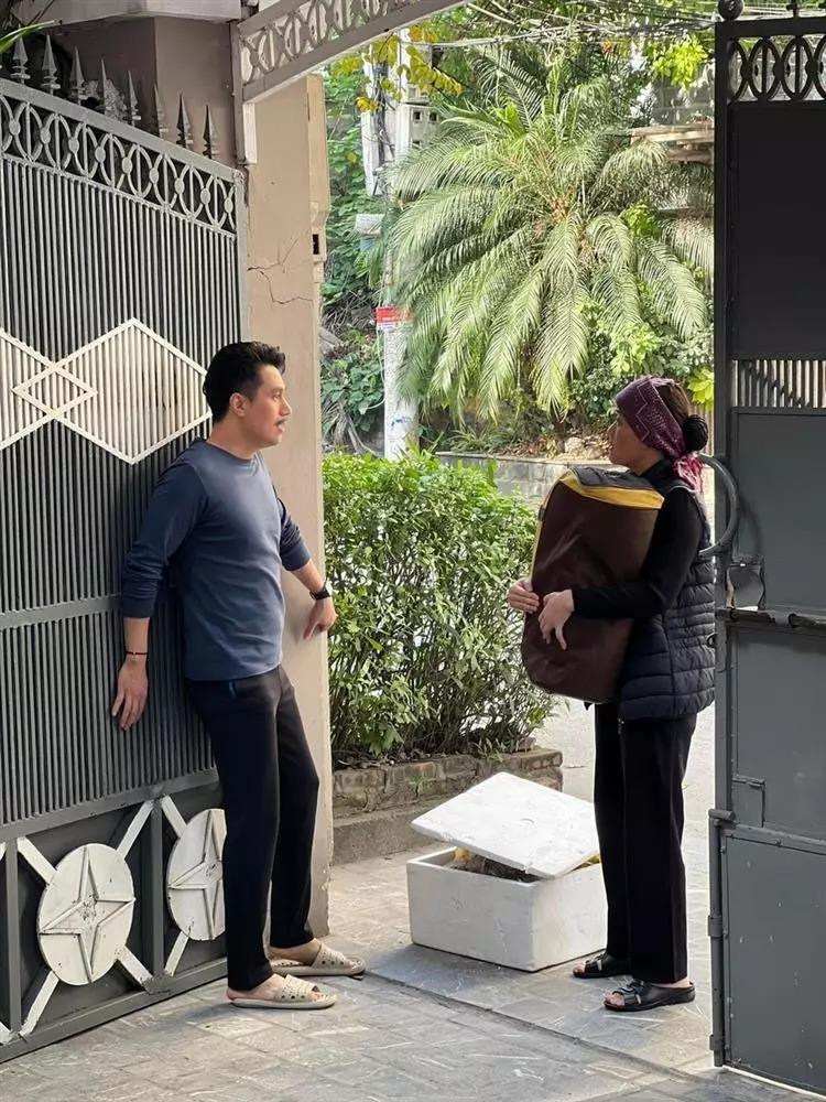 Việt Anh bị chê giả trân khi để râu, đóng vai ông bố U60-8