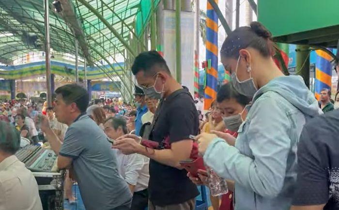 Lý Bình hộ tống Phương Trinh Jolie chạy show sau đám cưới-6