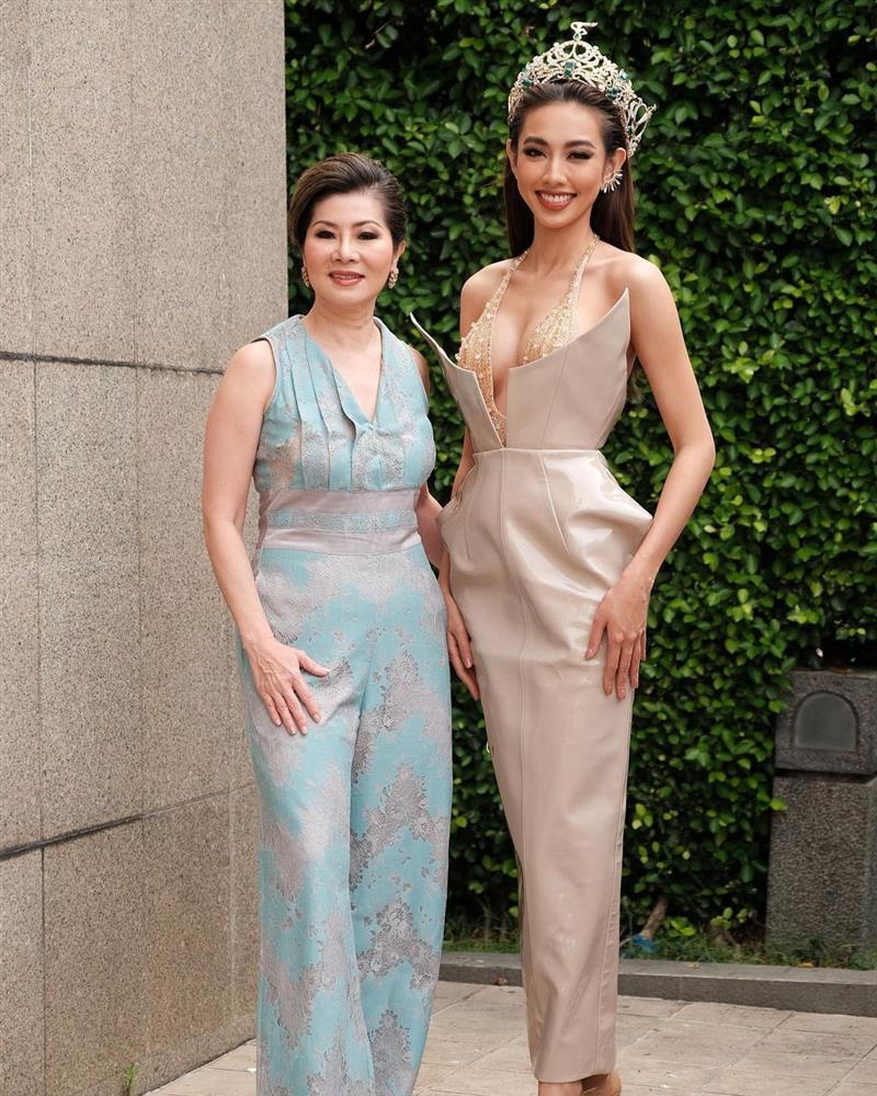 Who is the powerful woman who sees Thuy Tien as a daughter?-9