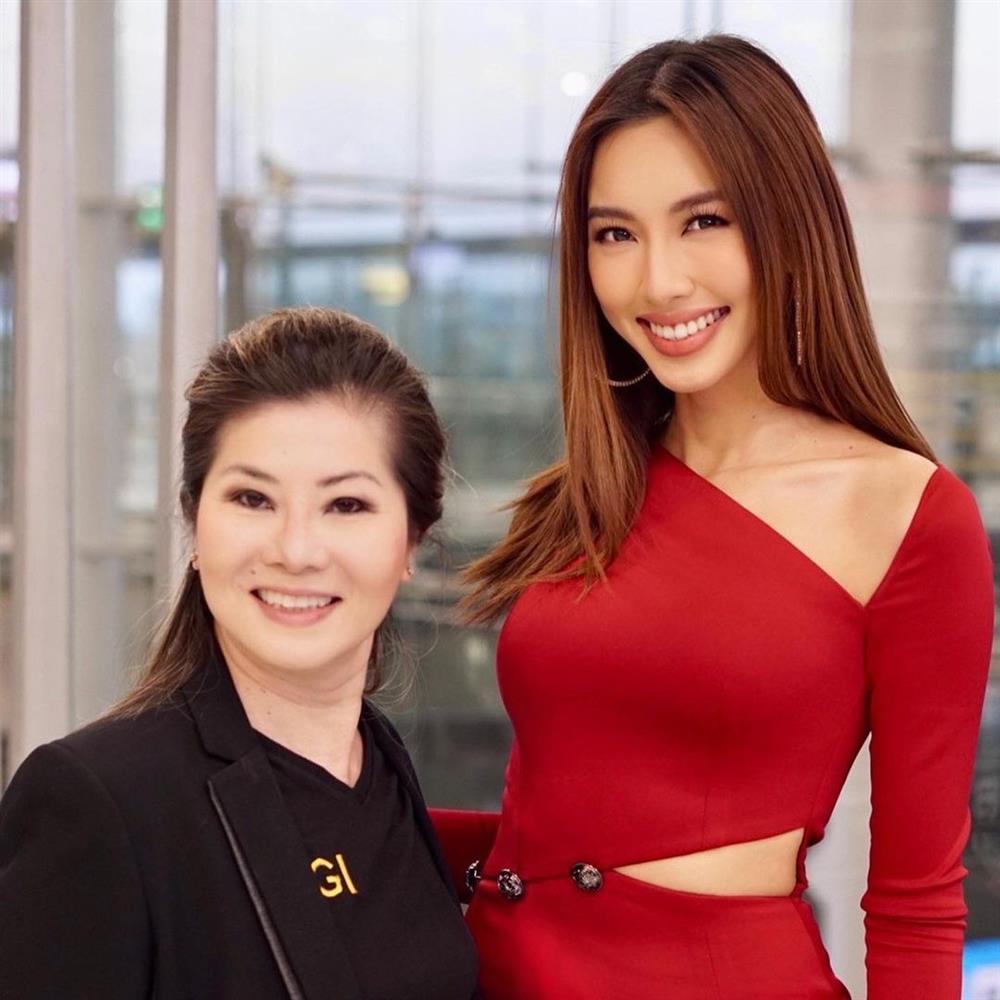 Who is the powerful woman who sees Thuy Tien as a daughter?-7