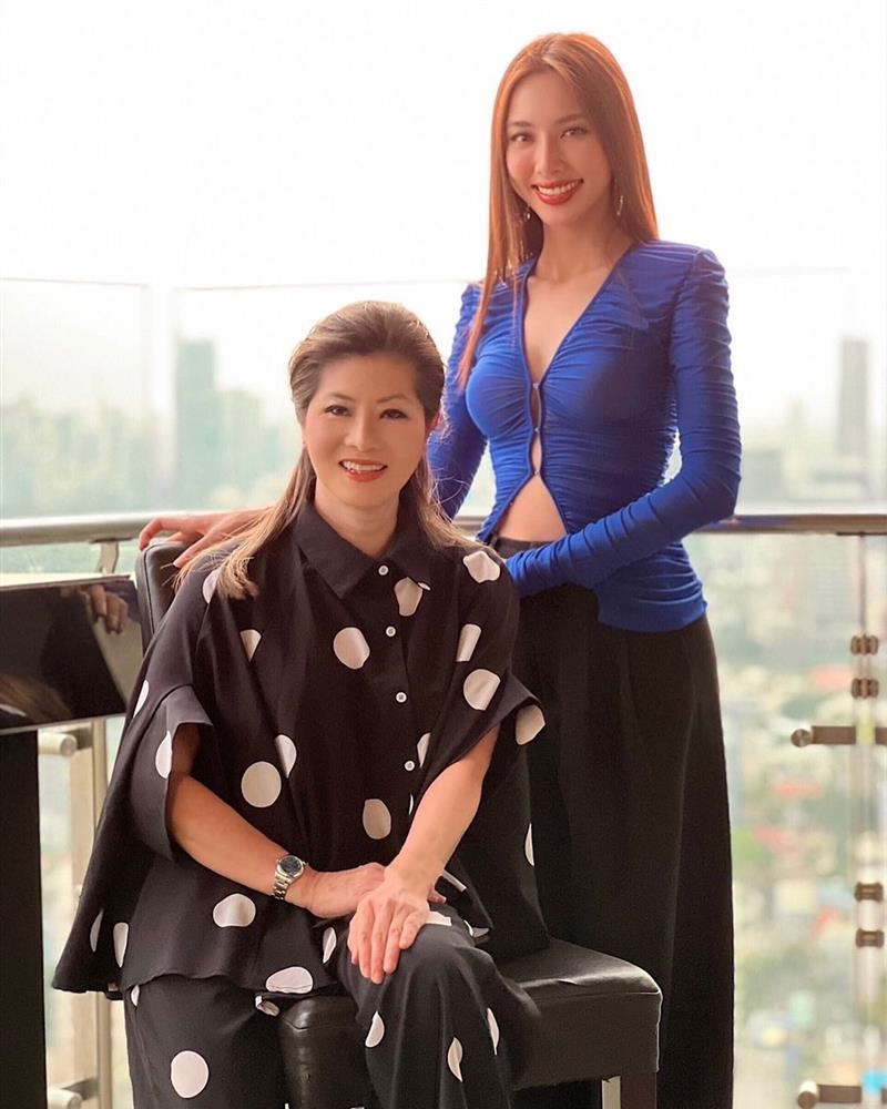 Who is the powerful woman who sees Thuy Tien as a daughter?-6