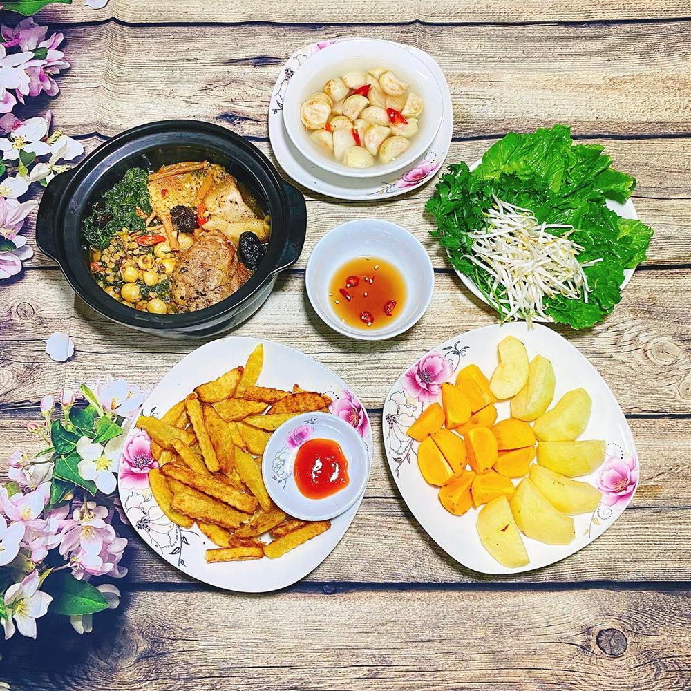 Ngưỡng mộ loạt mâm cơm mùa hè mát mắt của bếp trưởng 10x-6