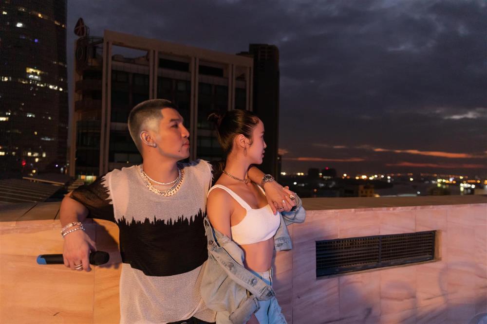 HÚ HỒN: Vũ Khắc Tiệp khóa chặt môi chân dài đã có bạn trai?-7