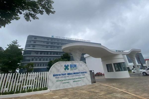 Chiến sĩ trẻ cùng người dân giúp sản phụ vượt cạn bên đường-3