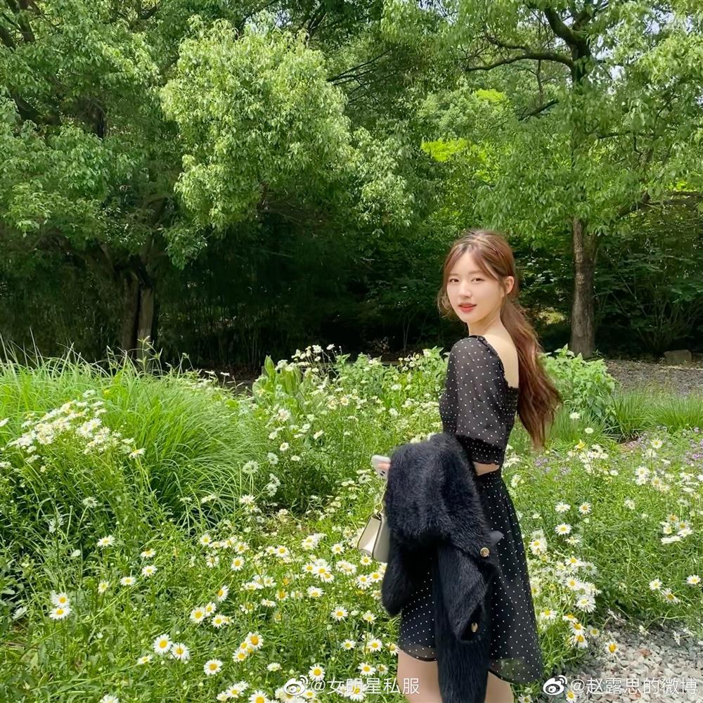 Triệu Lộ Tư trả bài Rosé, có thoát kiếp mặc hàng hiệu như hàng chợ?-3