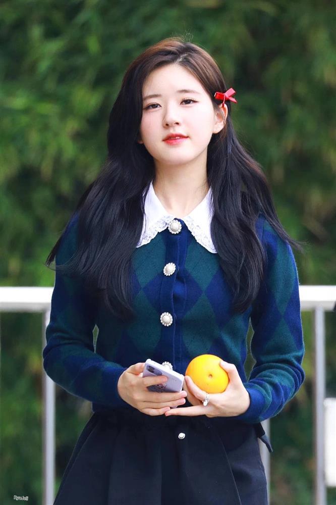 Triệu Lộ Tư trả bài Rosé, có thoát kiếp mặc hàng hiệu như hàng chợ?-10