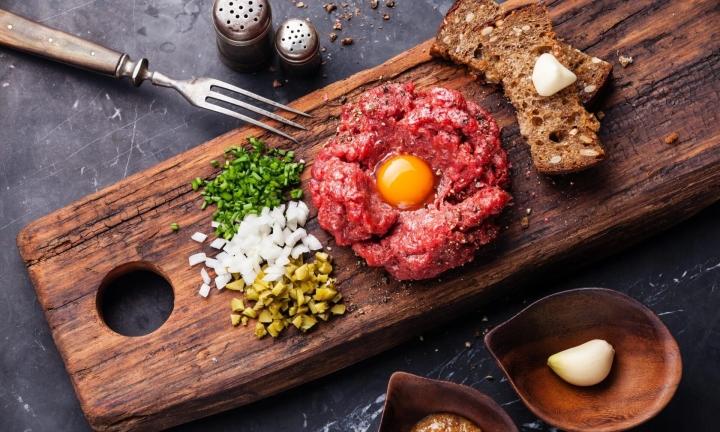 100% raw beef dish known as the most delicate specialty of France-2