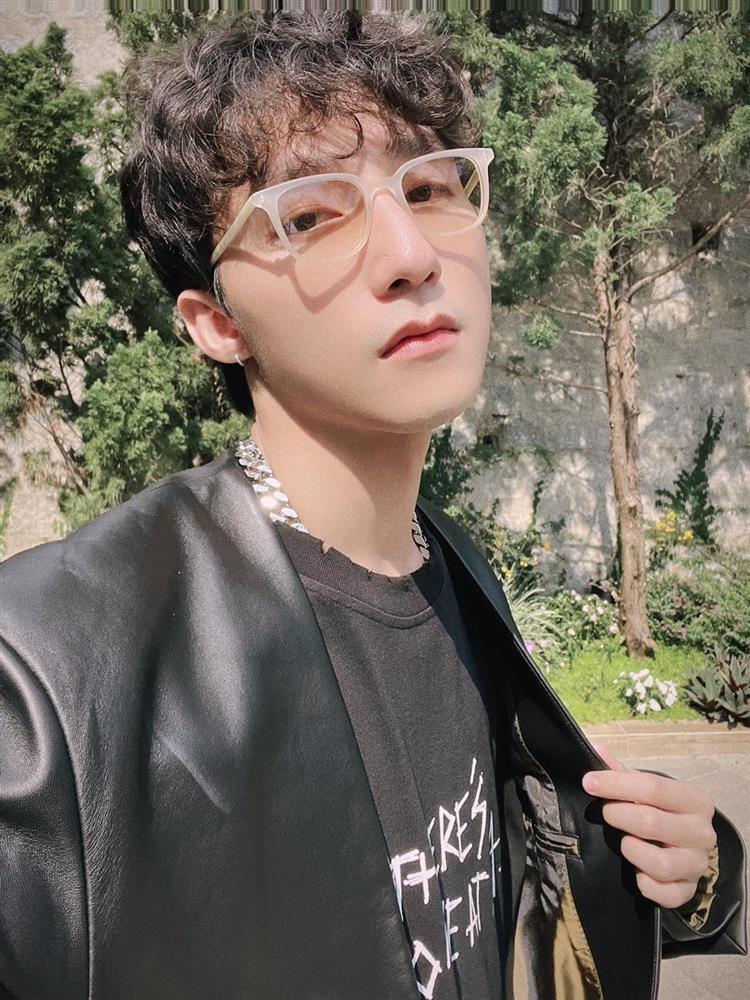 Ê-kip Sơn Tùng vẫn miệt mài kiếm view sau án phạt tiêu hủy MV-1