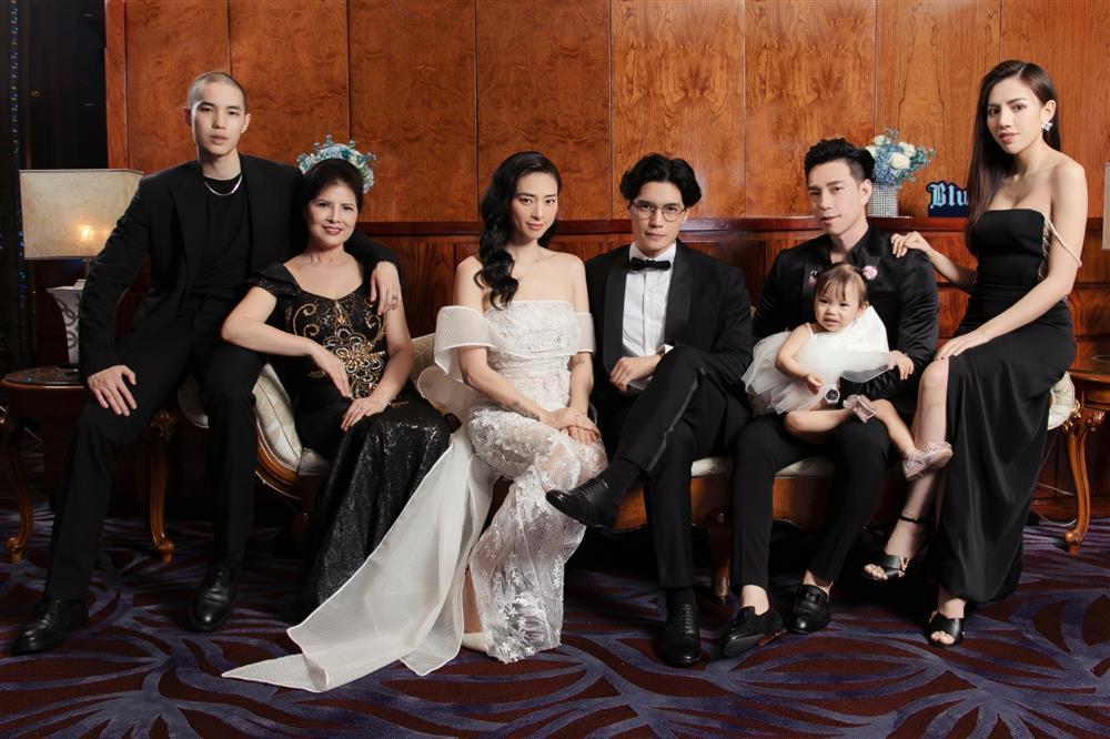 Ngo Thanh Van shows off his big family, new in-law Huy Tran takes the spotlight-3