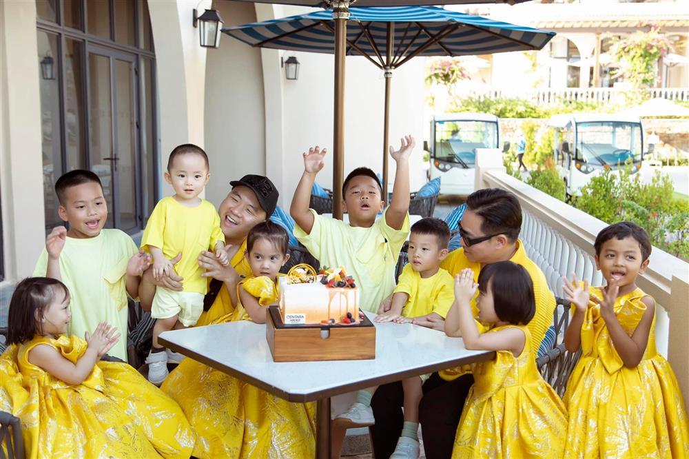 Đỗ Mạnh Cường bị chê bai cho con nhỏ mặc đồ phu nhân-7