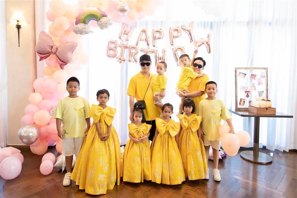 Đỗ Mạnh Cường bị chê bai cho con nhỏ mặc đồ phu nhân-6