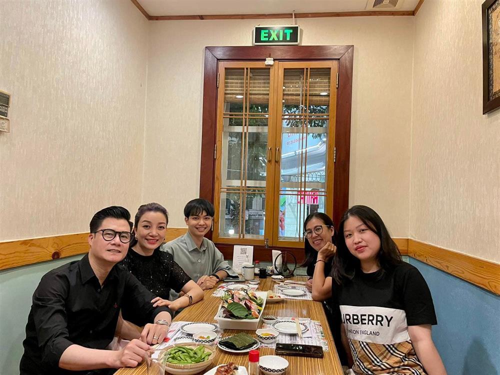 Sao Việt hôm nay 6/5: Hiếu Hiền bị người lạ soi mói ngoại hình-11