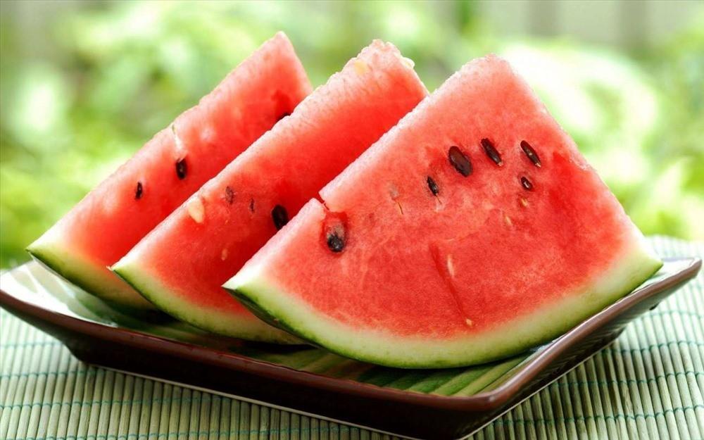 4 mistakes when eating watermelon on summer days, losing quality and harming health-1