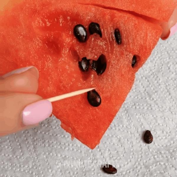 4 mistakes when eating watermelon on summer days, both losing quality and harming health-2