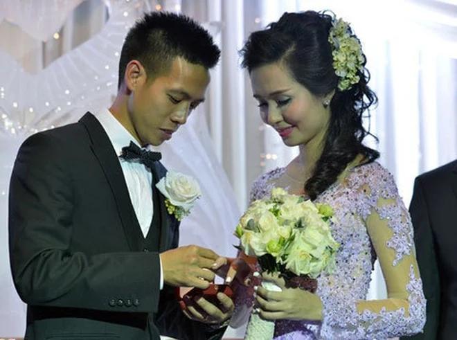 Ái nữ cựu Chủ tịch CLB Sài Gòn cùng con trai cổ vũ U23 ra quân tại SEA Games 31-6