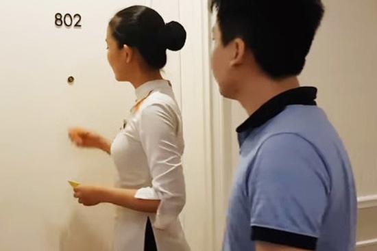 Nhân viên khách sạn luôn gõ cửa 3 lần dù biết trong phòng không có ai, vì sao vậy?