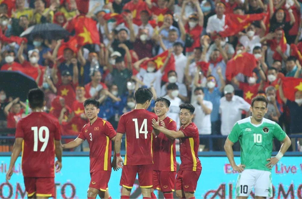 Constantly being played badly by your team, U23 Vietnam won a big score of 3 - 0-3