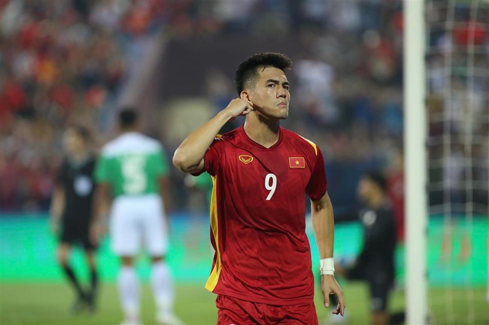 Ảnh ăn mừng CHẤT của Tiến Linh khi mở tỷ số cho U23 Việt Nam-6