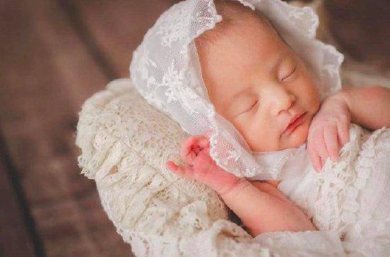 Châu Kiệt Luân công khai con thứ 3, ái nữ sơ sinh cưng xỉu-1