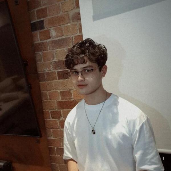 Ngỡ ngàng con trai lai Tây đẹp như diễn viên của MC Anh Tuấn-3