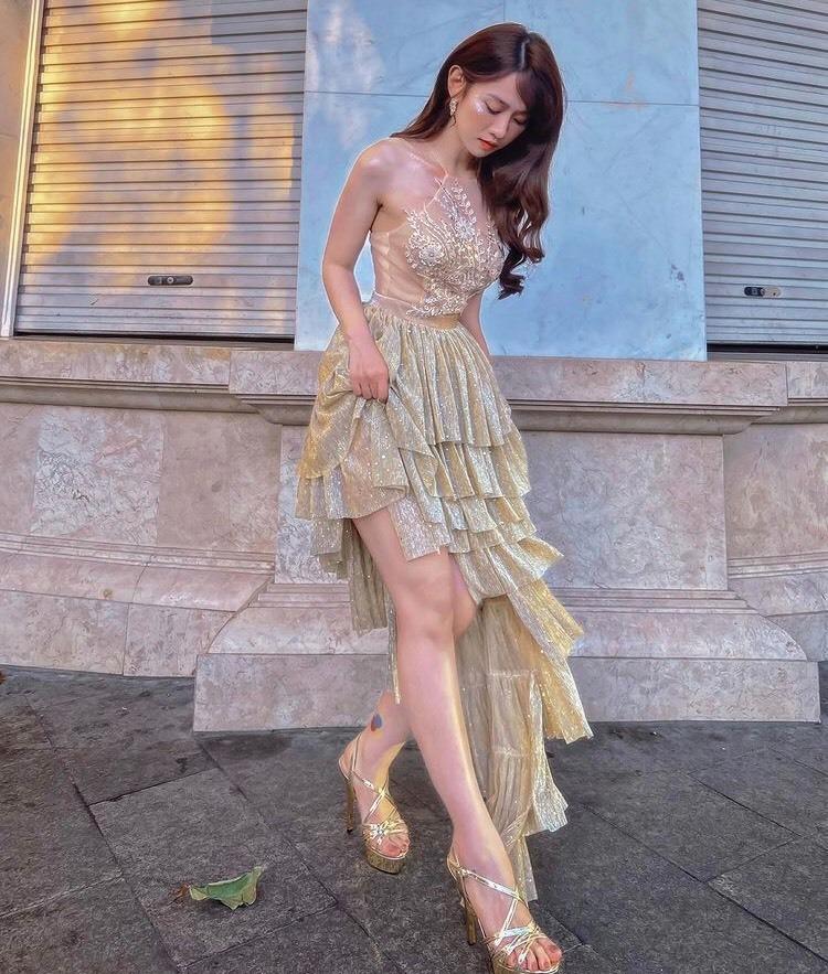 Lê Bống như khúc giò khi mặc lại đầm lộ hiểm của Ngọc Trinh-12