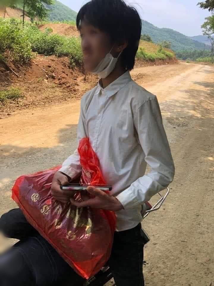 Vượt 200km gặp chị người yêu, cậu em 9x nhận cái kết phũ thật sự-1