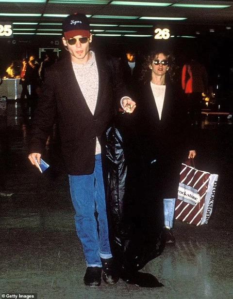 Tình cũ tiết lộ Johnny Depp hay nóng giận, đánh nhau ở bar-1