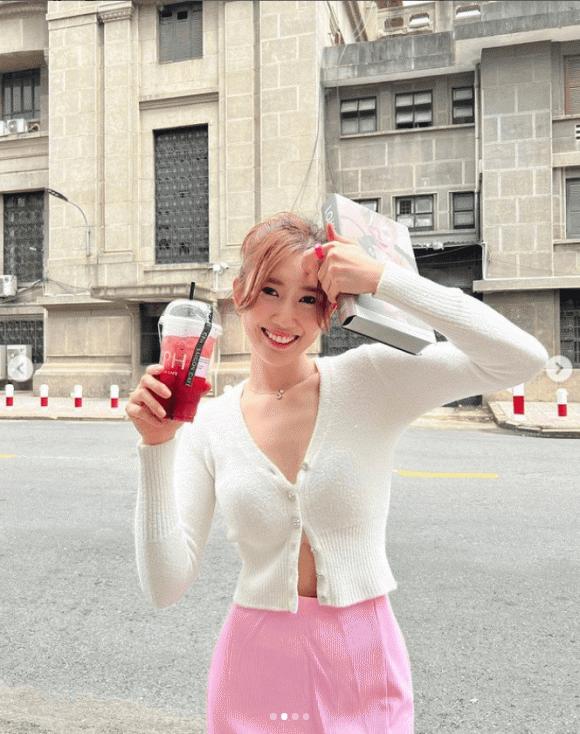 Thúy Ngân khiến fan xót xa với đôi tay bầm dập không rõ lý do-1