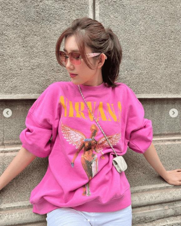 Thúy Ngân khiến fan xót xa với đôi tay bầm dập không rõ lý do-6