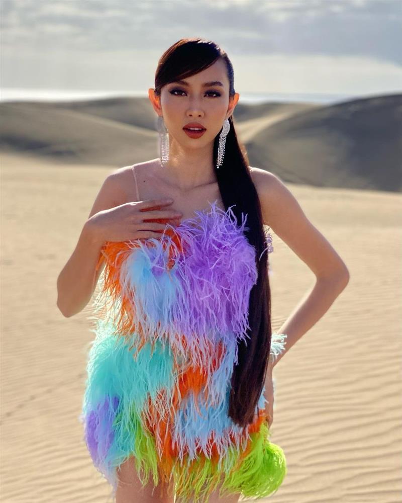 Phó chủ tịch Miss Grand và hoa hậu Thùy Tiên mặc chung đồ?-8